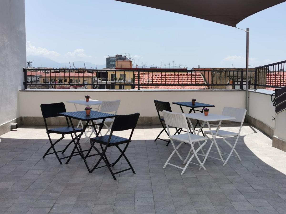 Cuore Partenopeo B&B Napoli Bagian luar foto