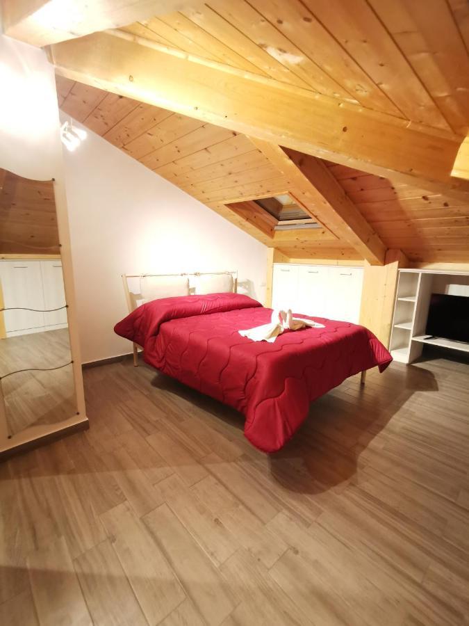 Cuore Partenopeo B&B Napoli Bagian luar foto