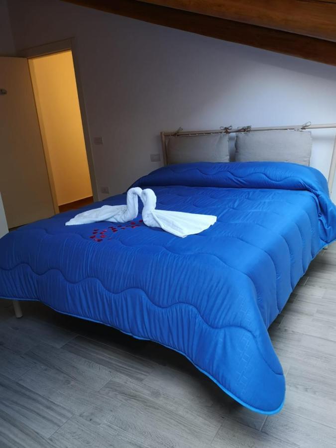 Cuore Partenopeo B&B Napoli Bagian luar foto