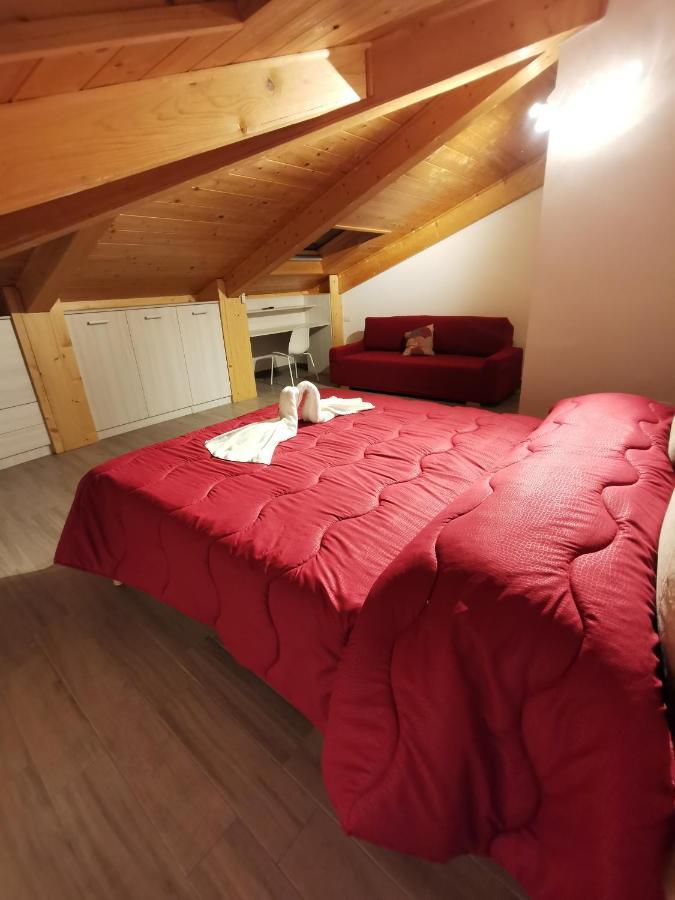 Cuore Partenopeo B&B Napoli Bagian luar foto